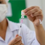 Com aumento da vacinação no Paraná, casos e internações por síndromes gripais diminuem