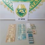 Polícia Militar prende suspeito de estelionato e apreende adolescente por receptação e tráfico de drogas na região